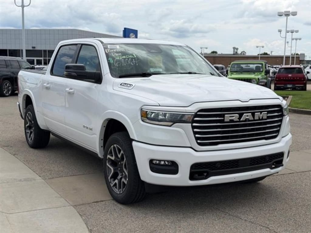 New 2026 Ram 1500 LARAMIE CREW CAB 4X4 5'7 BOX Pickup