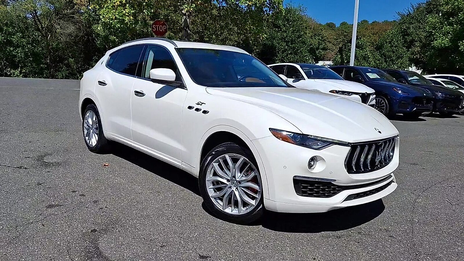 2022 Maserati Levante GT photo 2