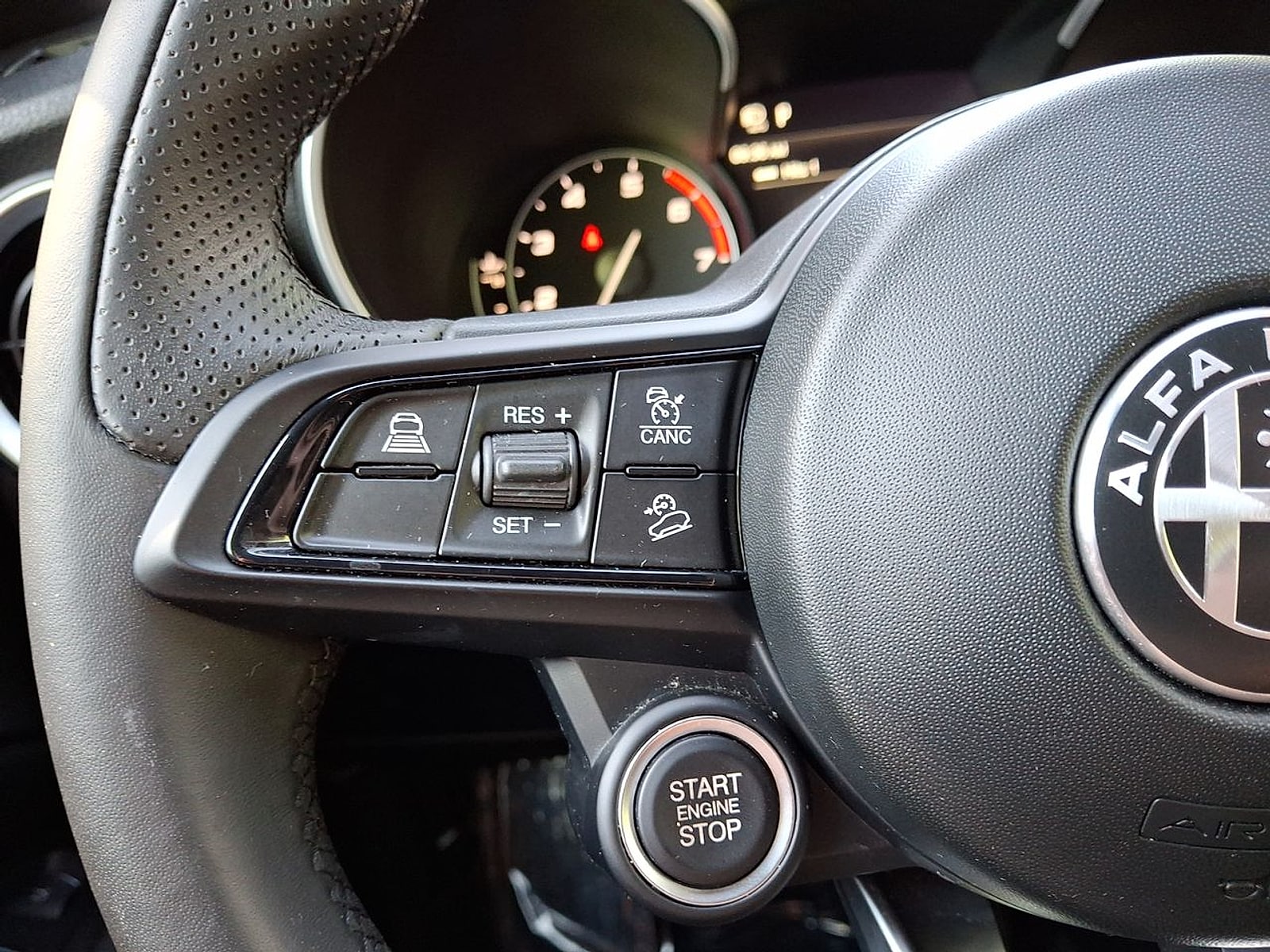 2023 Alfa Romeo Stelvio Ti - Photo 17
