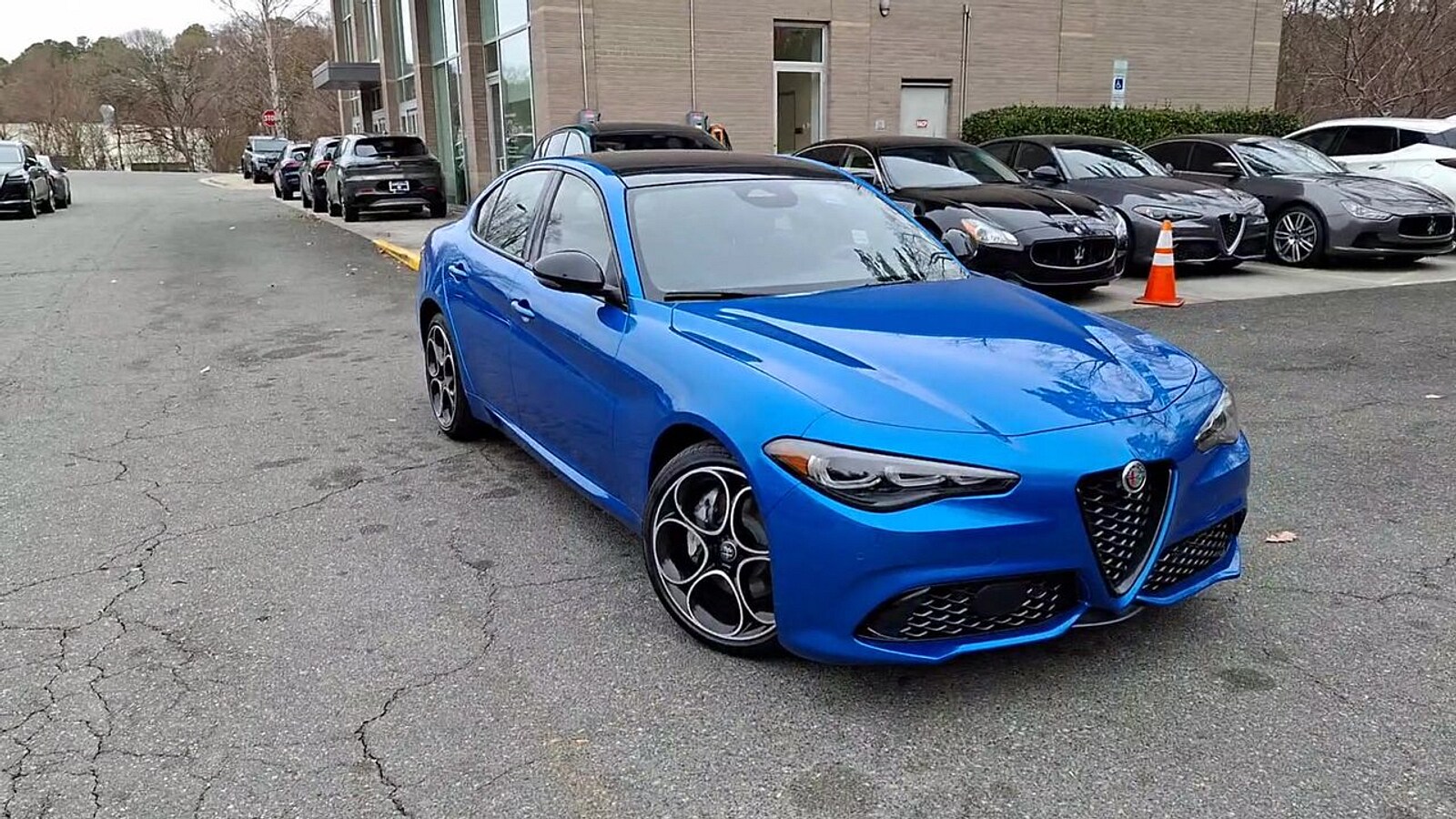 2025 Alfa Romeo Giulia photo 2