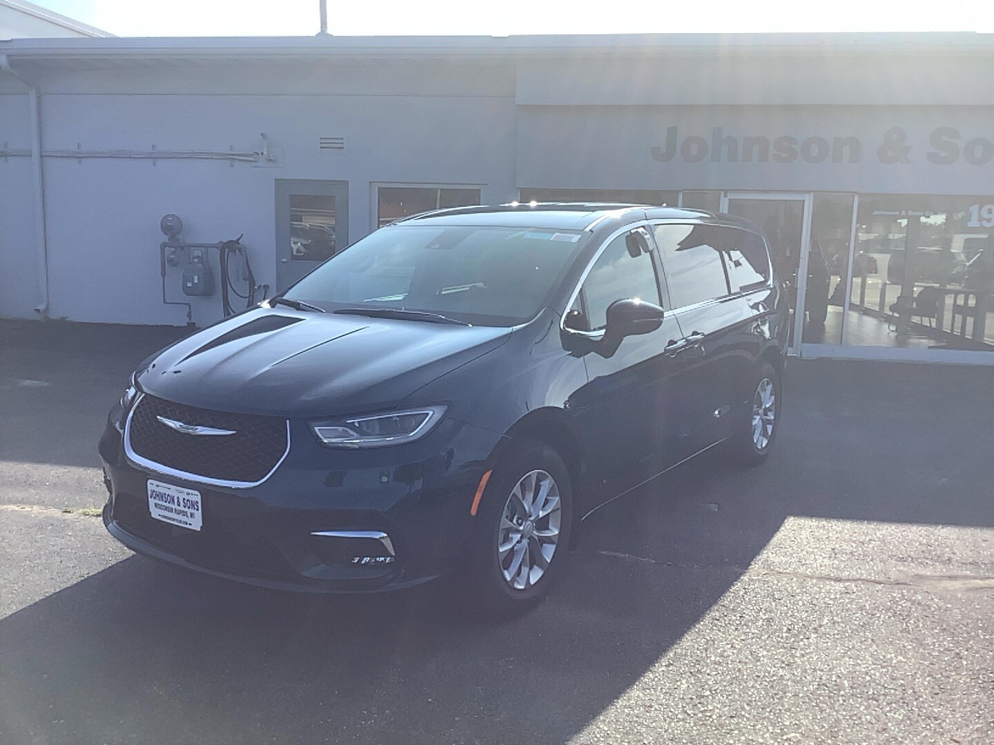 2025 Chrysler Pacifica photo 3