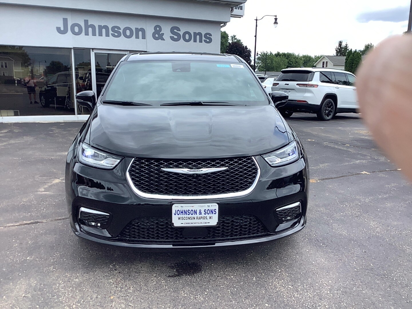 2025 Chrysler Pacifica photo 3