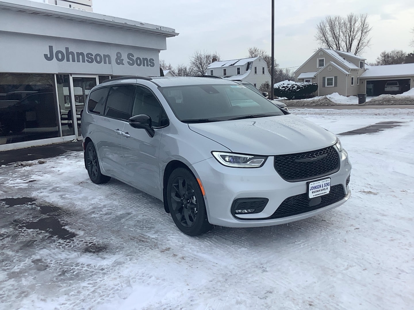 2026 Chrysler Pacifica Select's photo