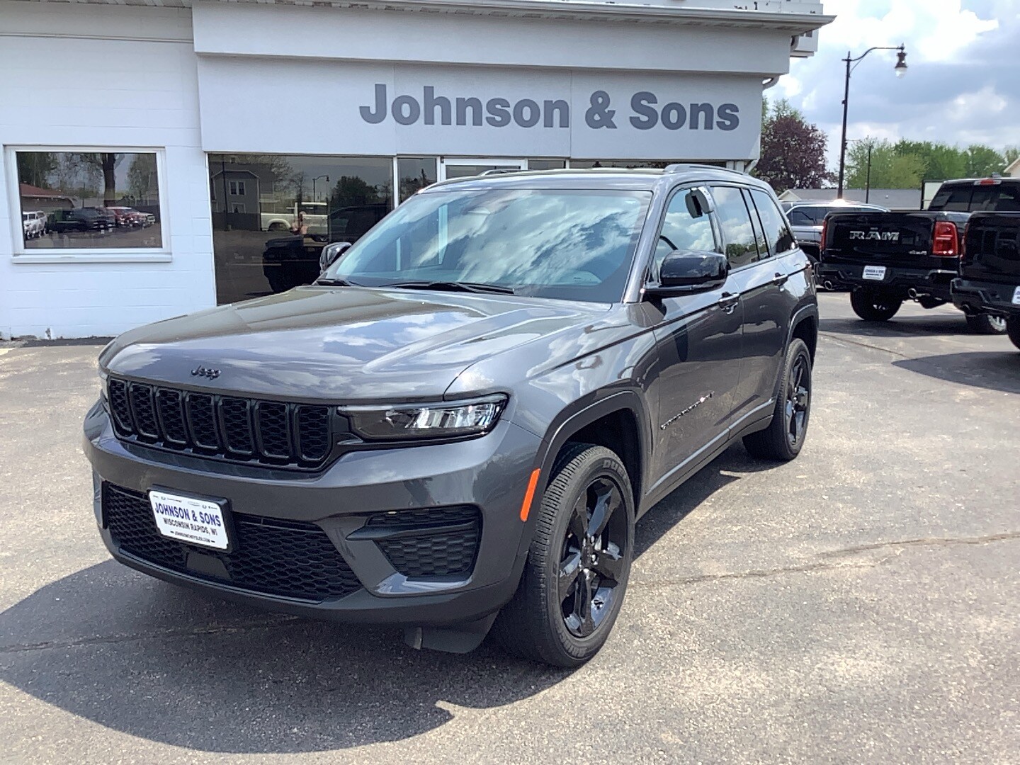 2023 Jeep Grand Cherokee Summit Reserve photo 3