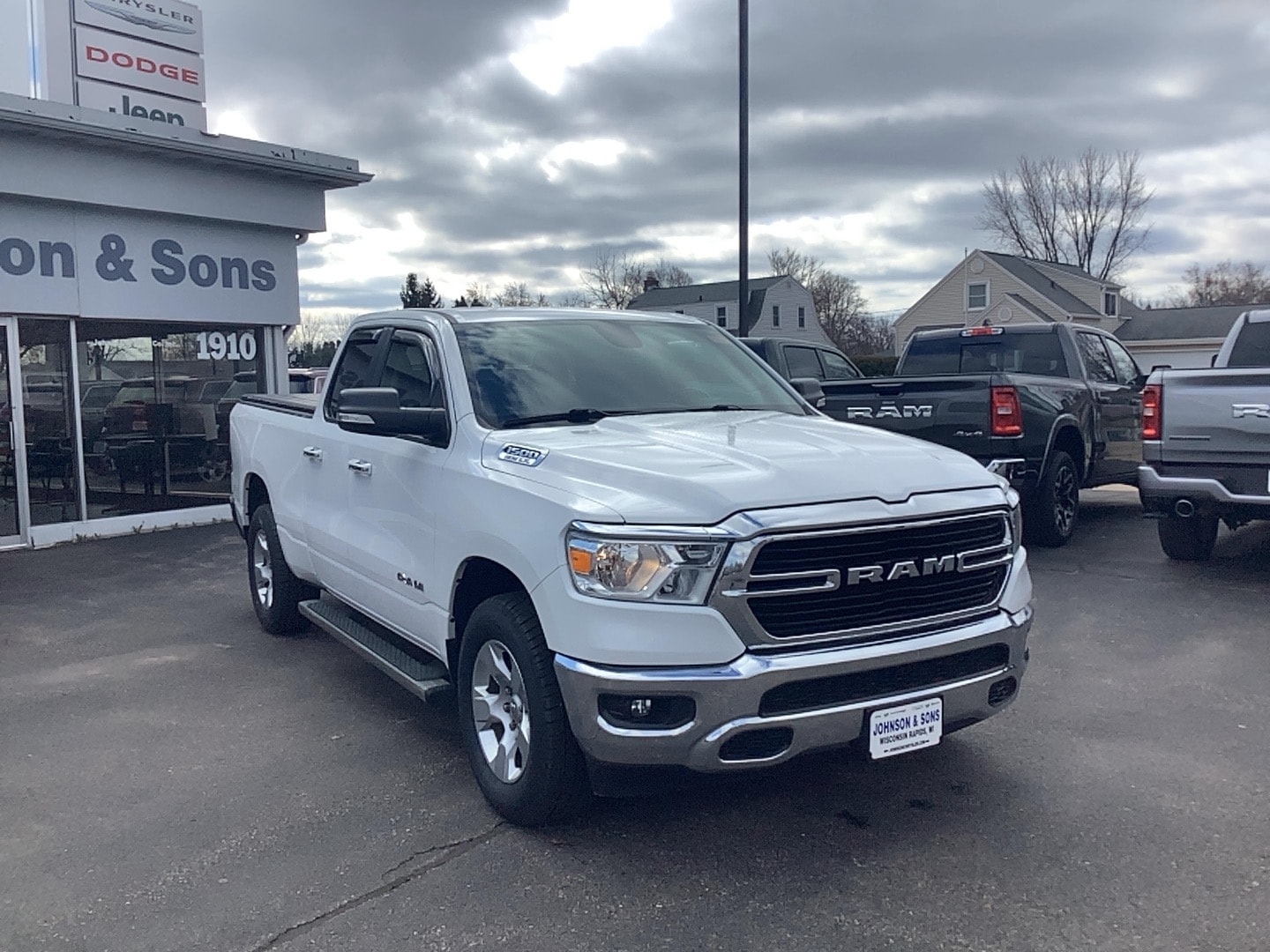 2019 RAM 1500 Big Horn/Lone Star 4x4 Quad Cab 6'4's photo