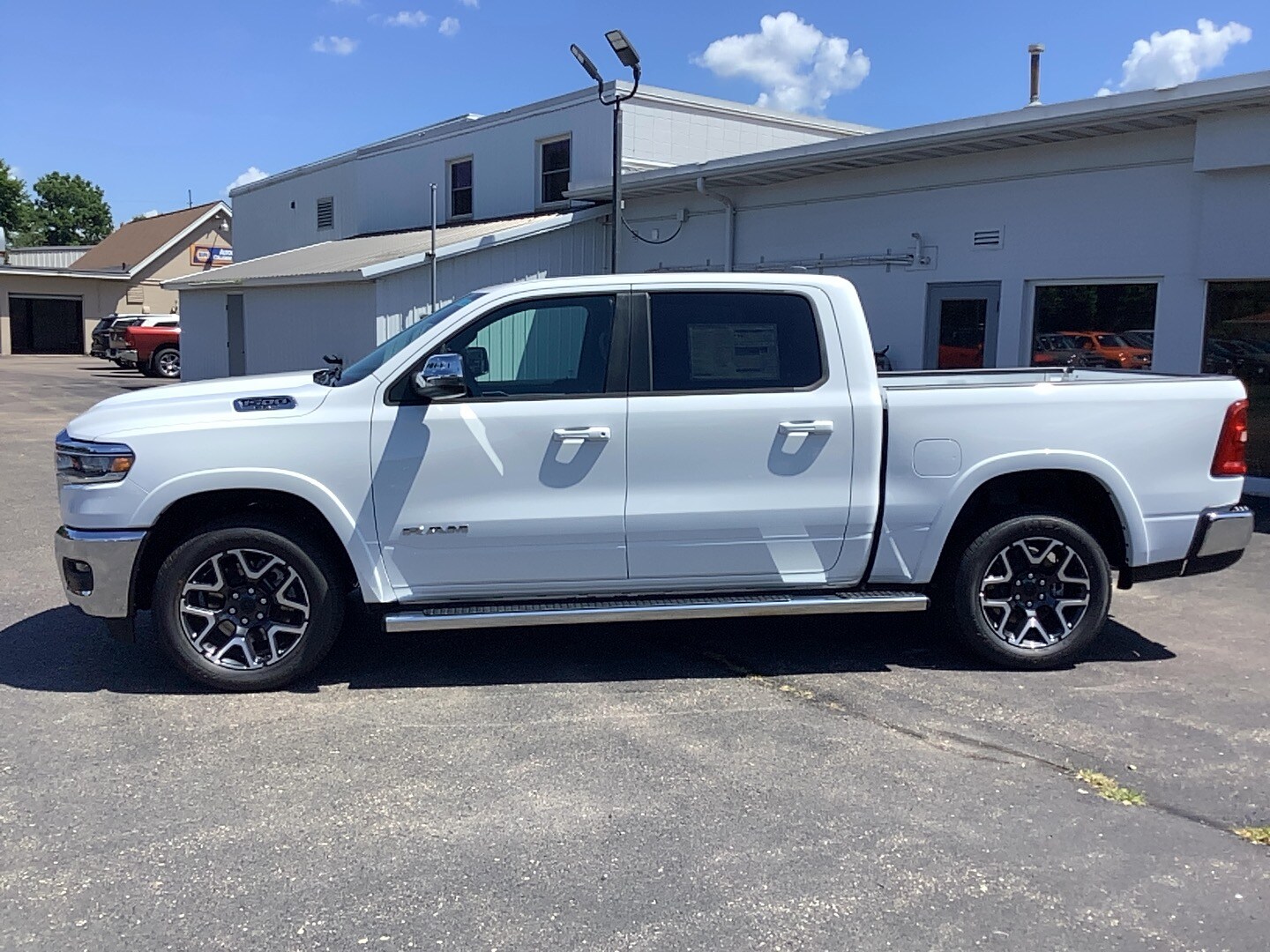 2025 Ram 1500 Laramie photo 3