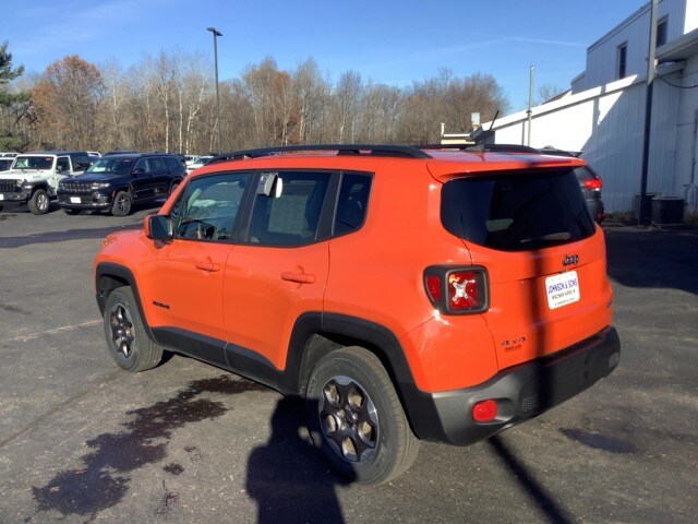 2016 Jeep Renegade Latitude photo 2