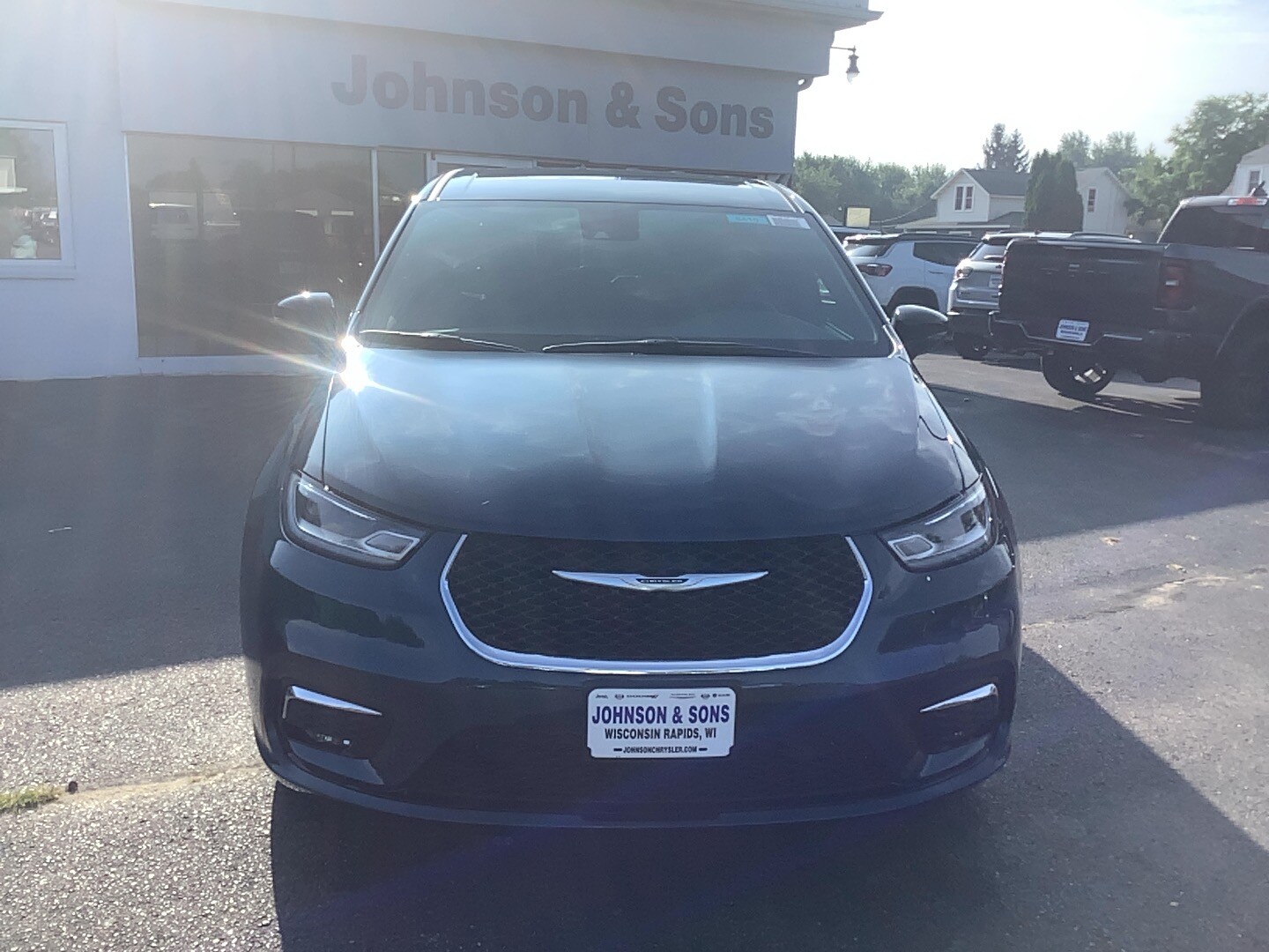 2025 Chrysler Pacifica photo 2