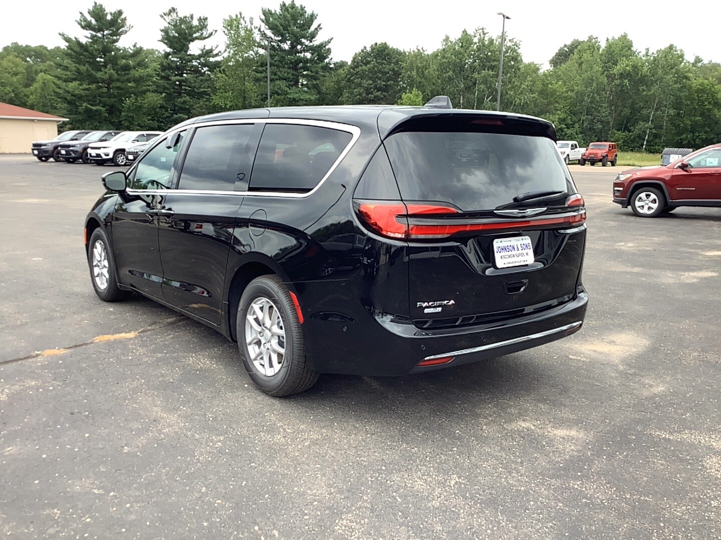 2025 Chrysler Pacifica photo 4