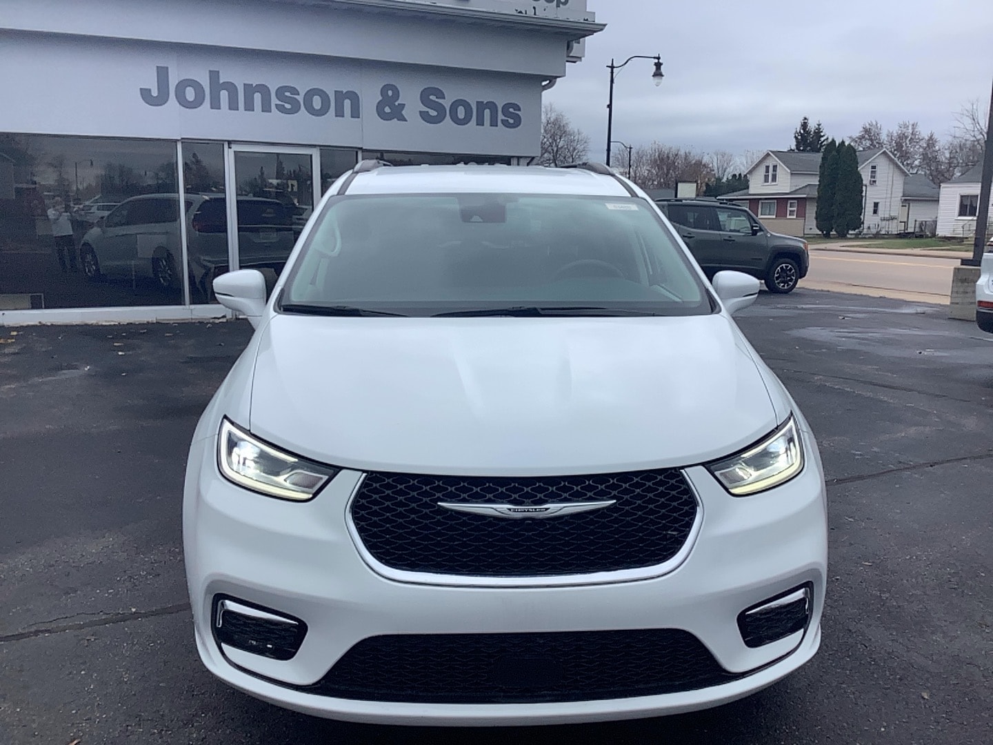 Used 2022 Chrysler Pacifica Touring L with VIN 2C4RC1BG4NR141861 for sale in Wisconsin Rapids, WI