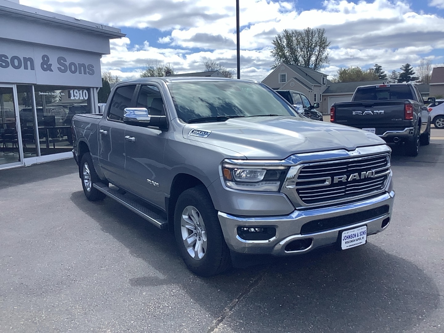 2023 RAM 1500 Laramie 4x4 Crew Cab 5'7's photo
