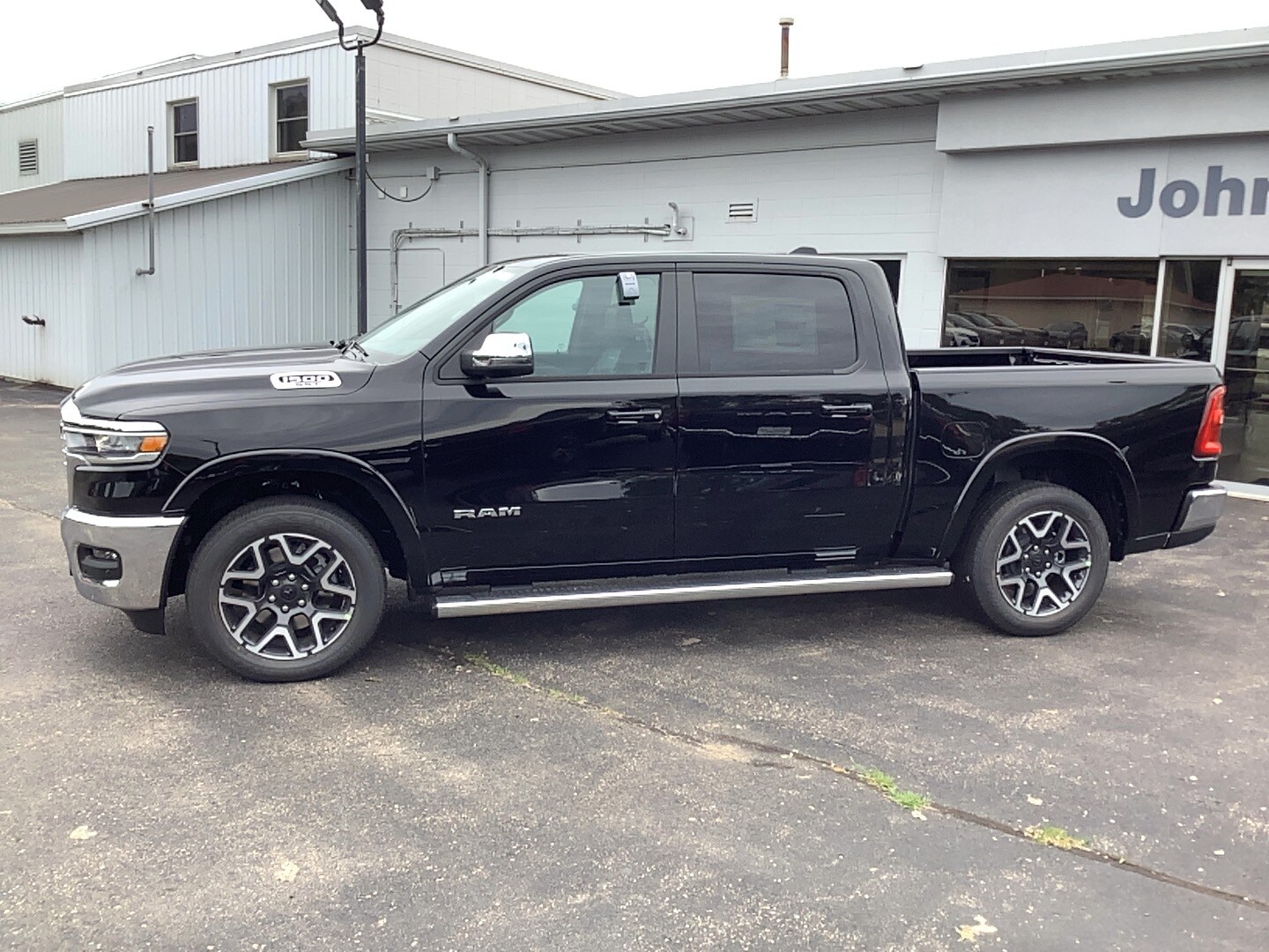 2025 Ram 1500 Laramie photo 4