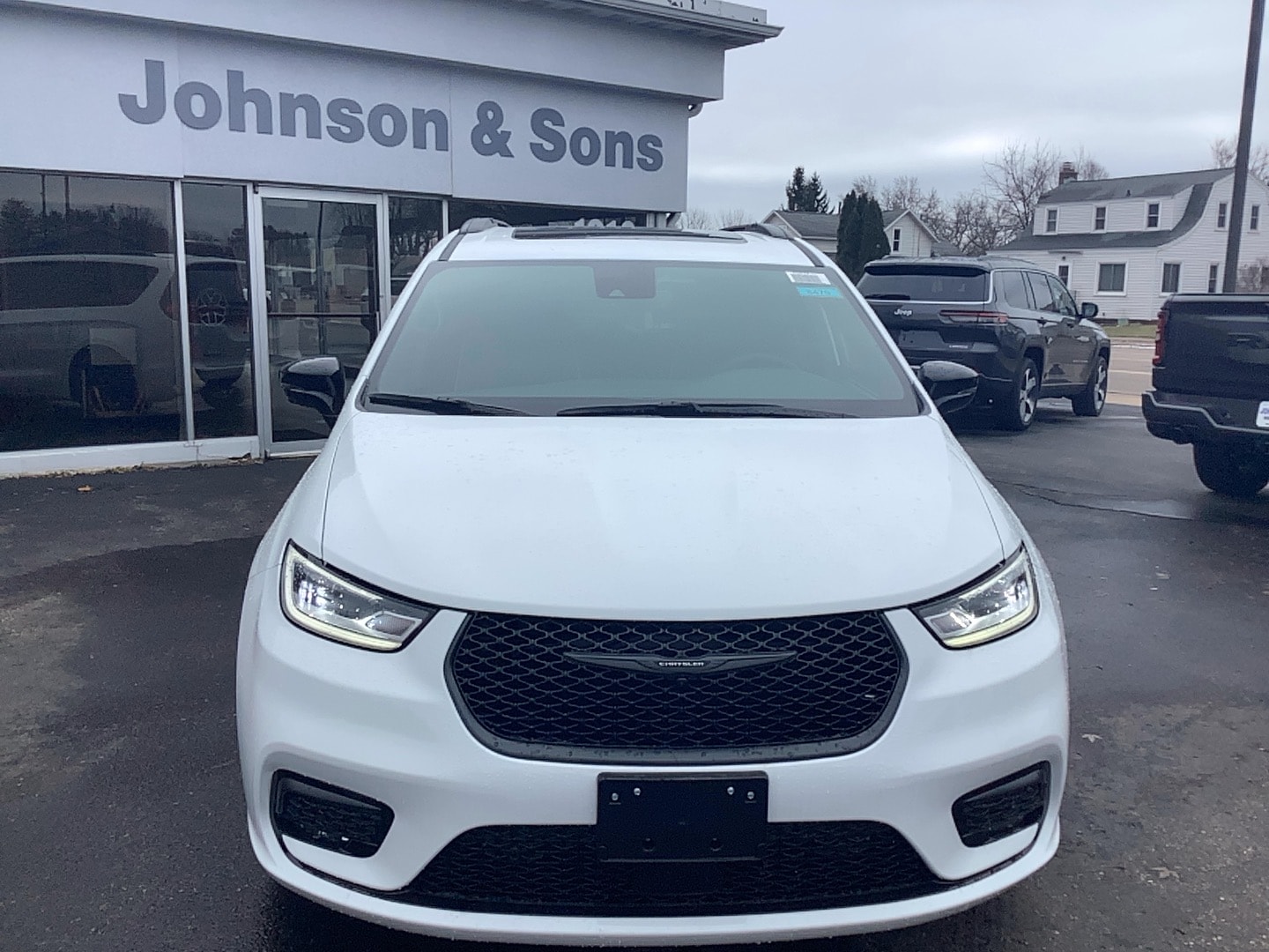 2026 Chrysler Pacifica Limited's photo
