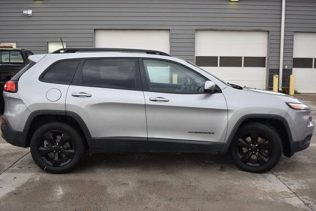 2017 Jeep Cherokee High Altitude photo 4
