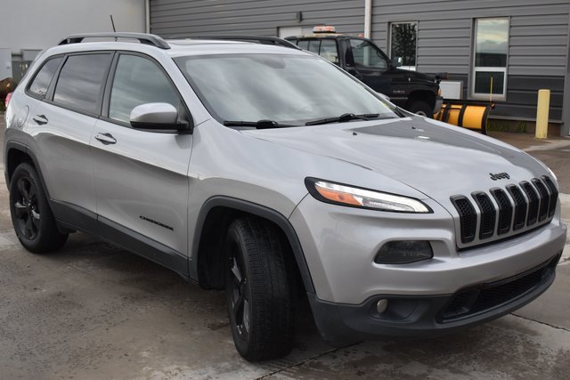 2017 Jeep Cherokee High Altitude photo 3