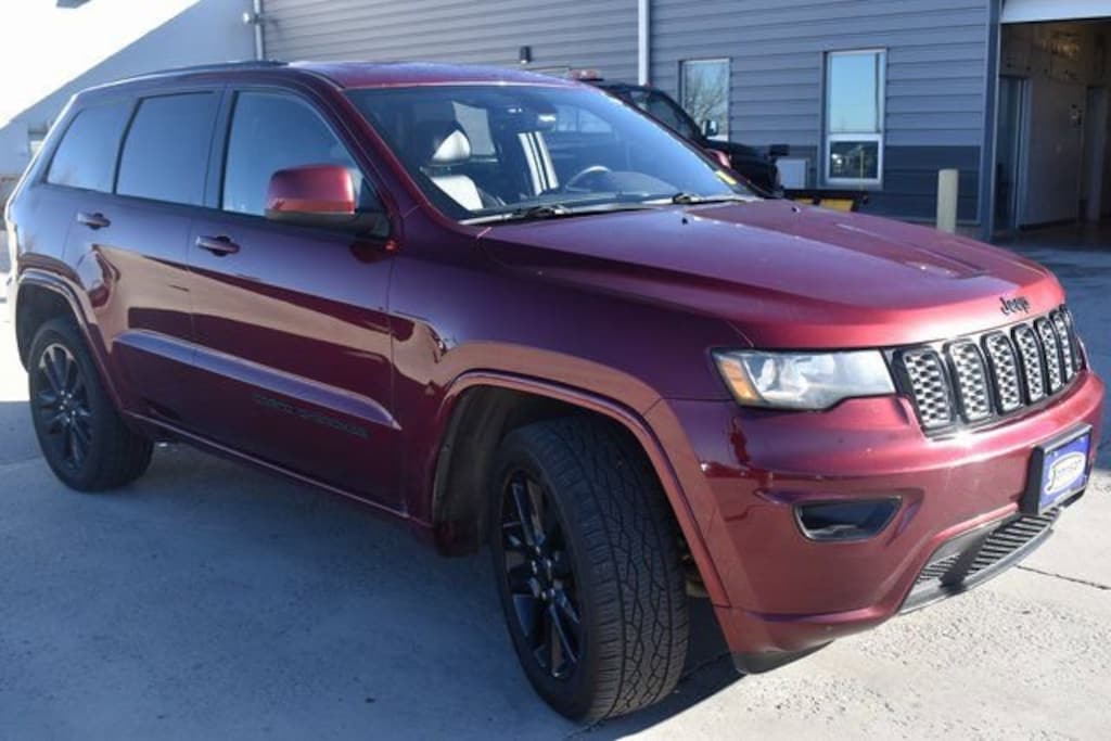 Used 2018 Jeep Grand Cherokee Altitude SUV