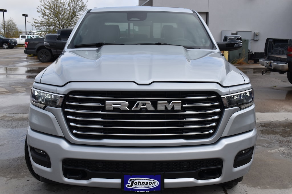 New 2026 Ram 1500 LARAMIE CREW CAB 4X4 5'7 BOX Pickup