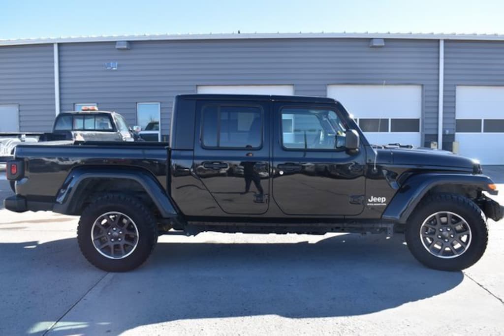 Used 2023 Jeep Gladiator Overland Truck Crew Cab