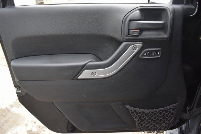 2012 Jeep Wrangler Unlimited Sahara - Photo 12