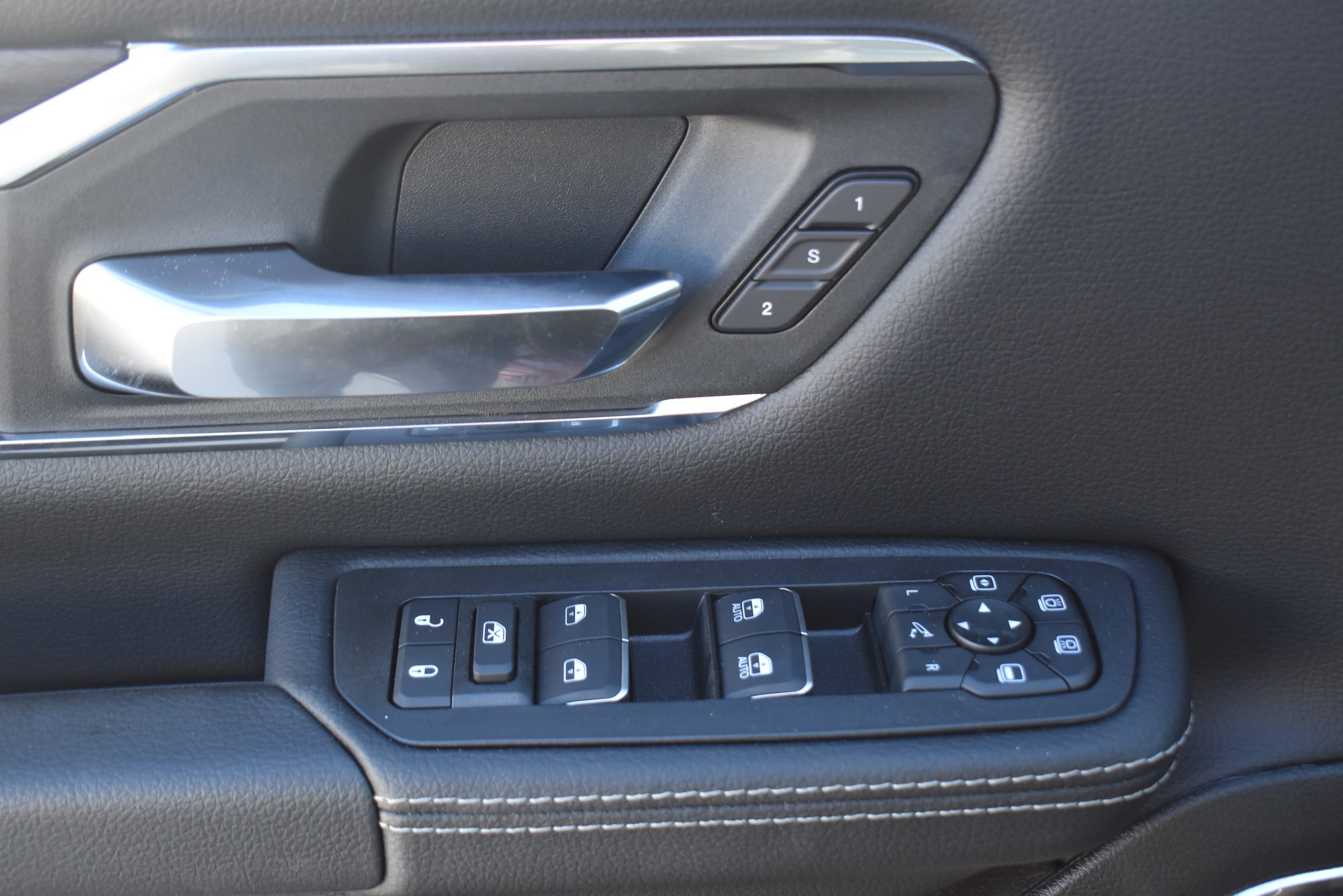 2026 RAM 1500 Laramie - Photo 14