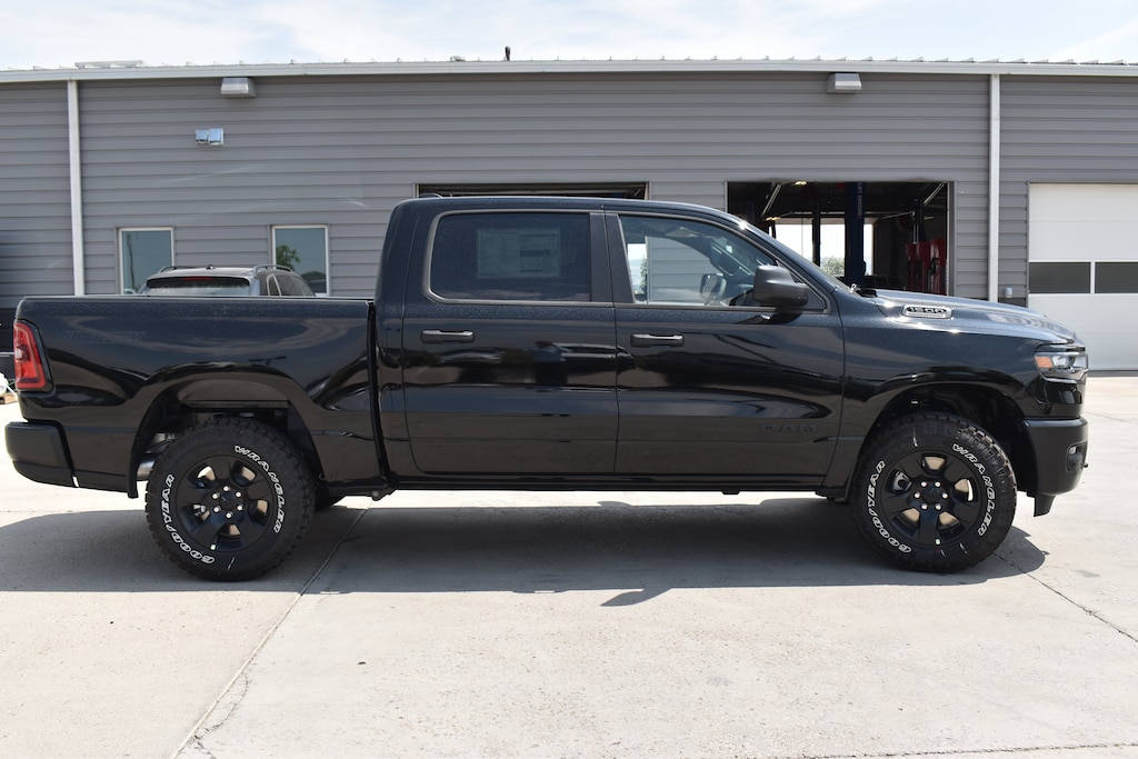 New 2026 Ram 1500 WARLOCK CREW CAB 4X4 5'7 BOX Pickup