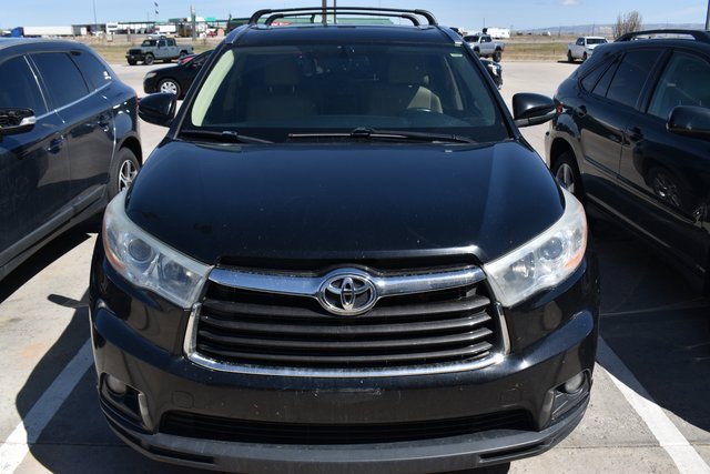 Used 2014 Toyota Highlander XLE with VIN 5TDJKRFH3ES057393 for sale in Laramie, WY