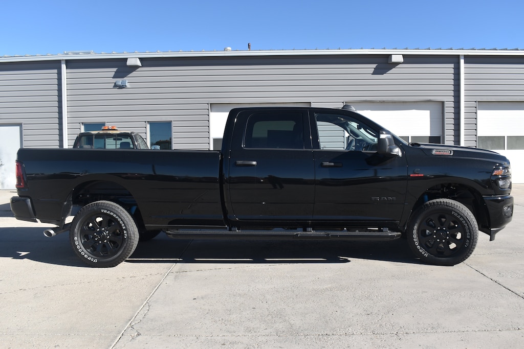 New 2026 Ram 2500 BIG HORN CREW CAB 4X4 8' BOX Pickup