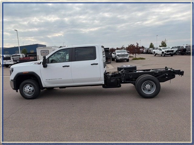2026 GMC Sierra 3500 Chassis Cab Pro - Photo 8