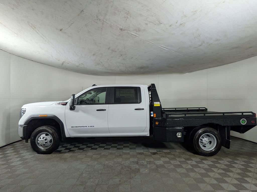 2025 GMC Sierra 3500 Chassis Cab Pro - Photo 3