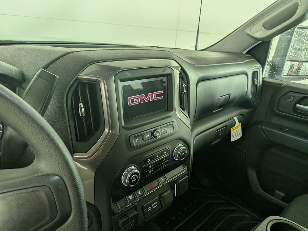 2025 GMC Sierra 3500 Chassis Cab Pro - Photo 17