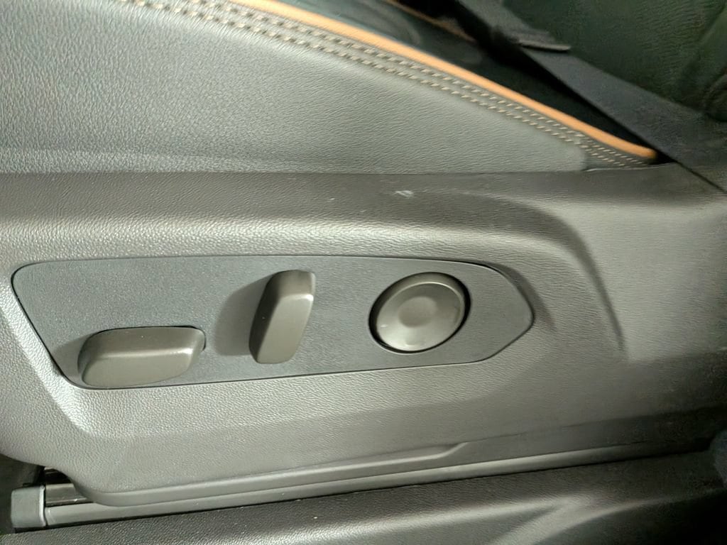 2026 GMC Yukon AT4 - Photo 18