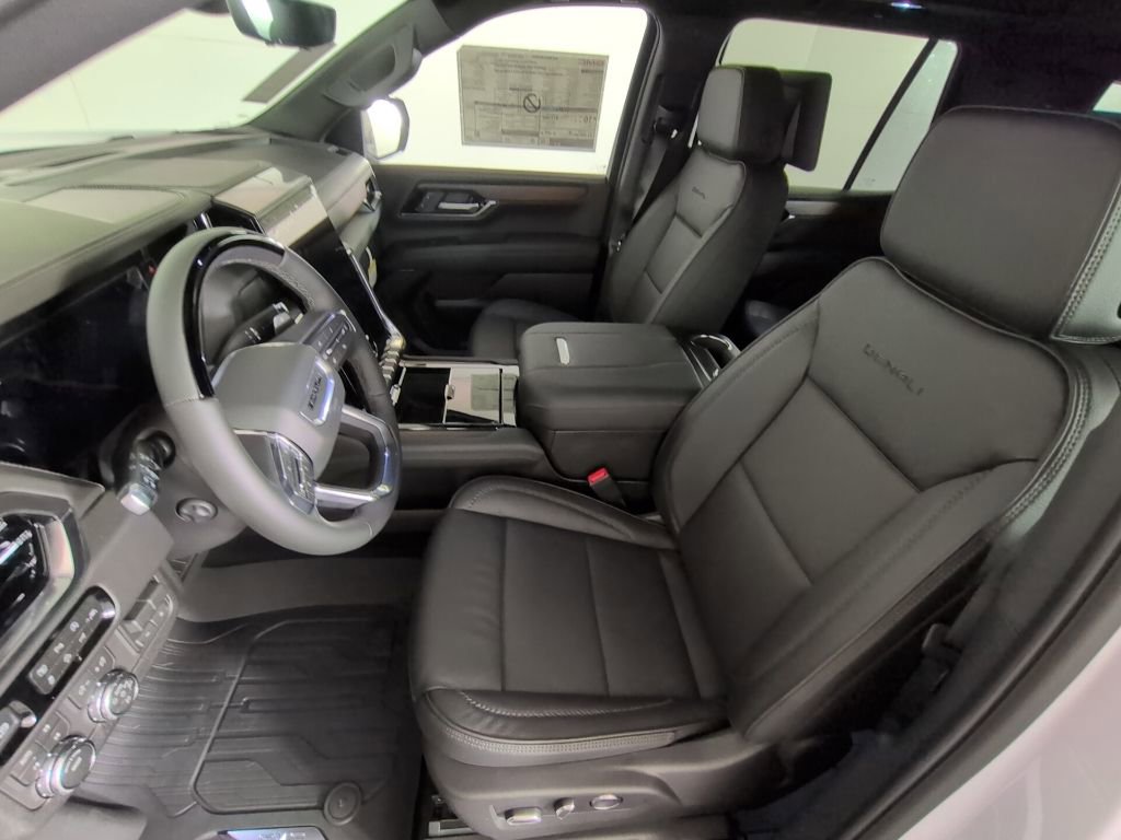 2026 GMC Yukon Denali - Photo 11
