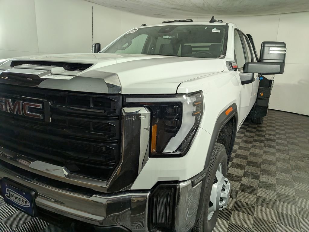 2025 GMC Sierra 3500 Chassis Cab Pro - Photo 9