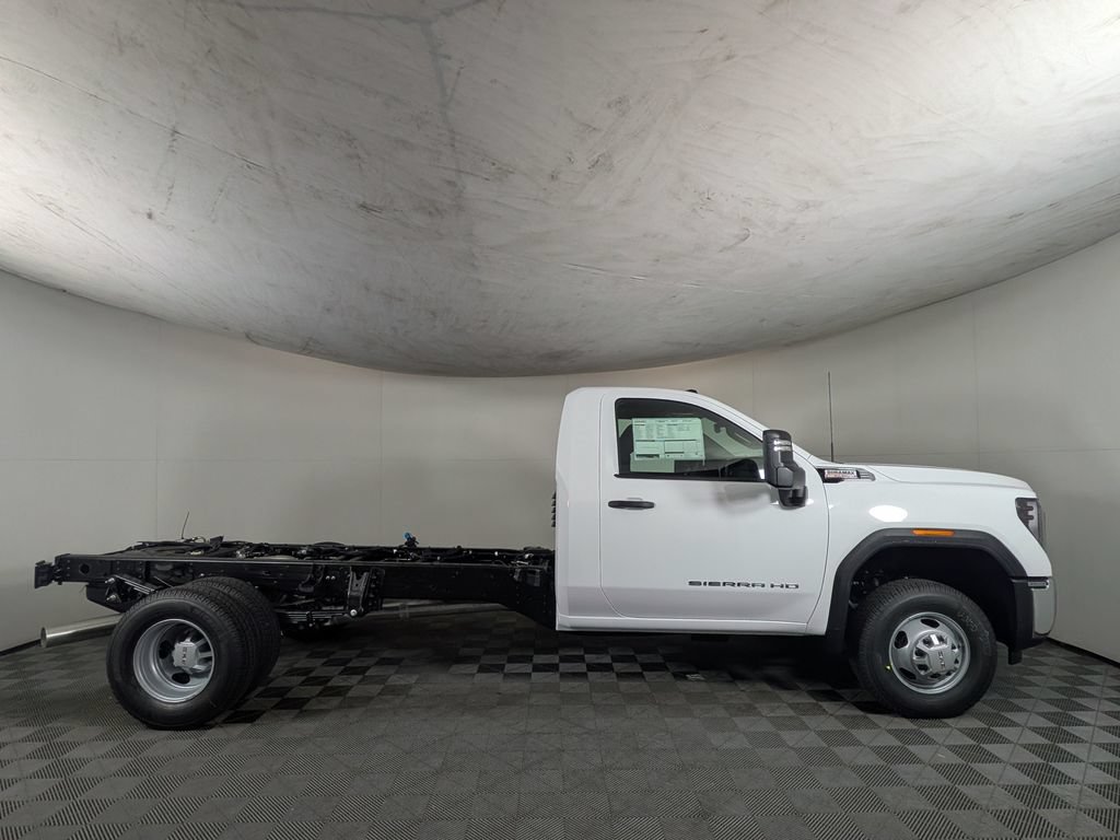 2026 GMC Sierra 3500 Chassis Cab Pro - Photo 6
