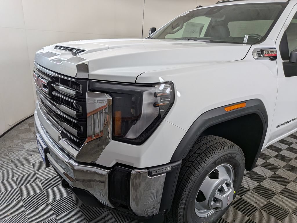 2026 GMC Sierra 3500 Chassis Cab Pro - Photo 9