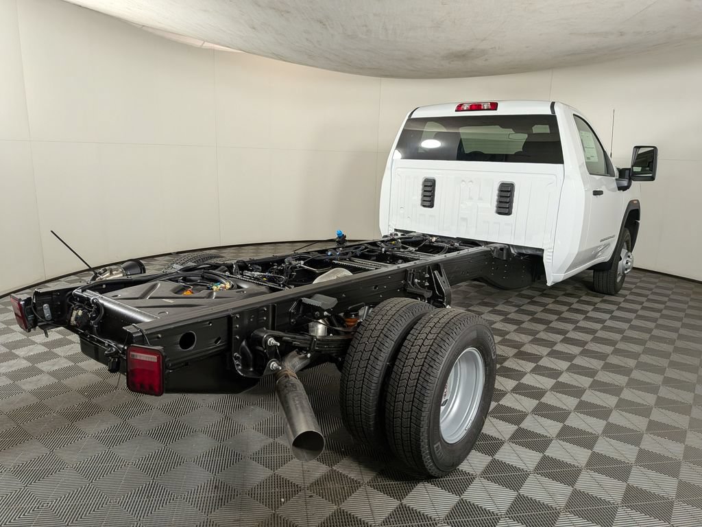 2026 GMC Sierra 3500 Chassis Cab Pro - Photo 7