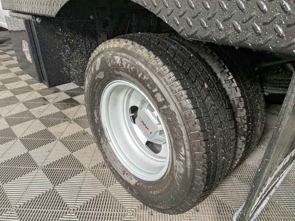 2025 GMC Sierra 3500 Chassis Cab Pro - Photo 11