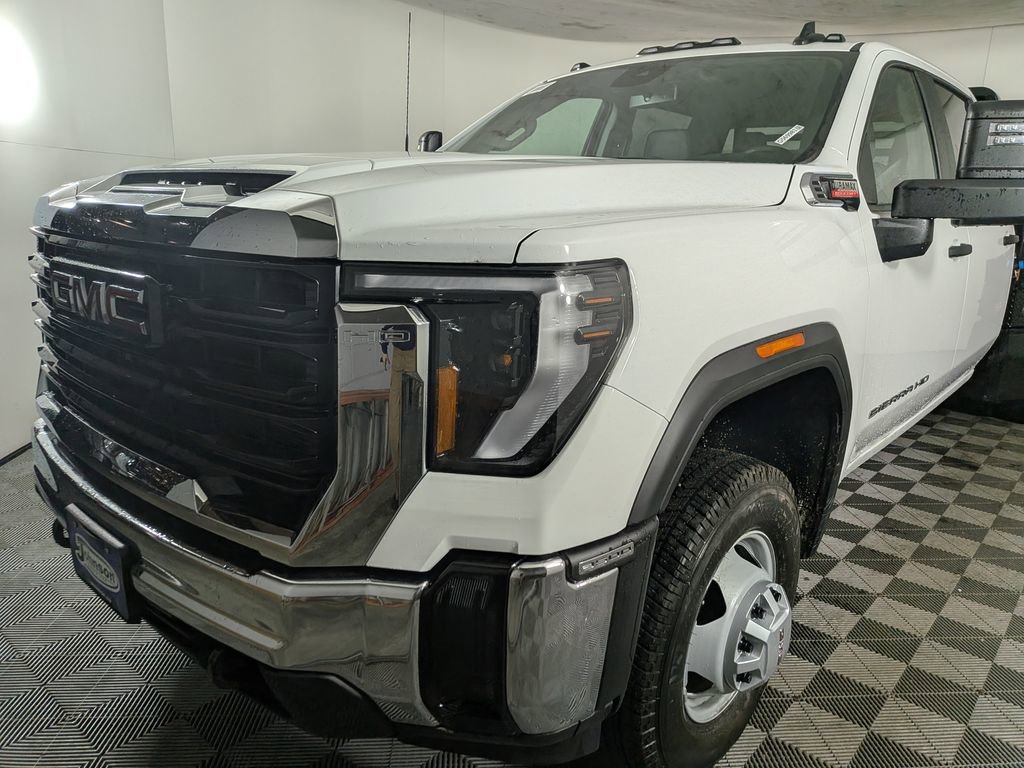 2025 GMC Sierra 3500 Chassis Cab Pro - Photo 9