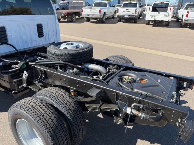 2026 GMC Sierra 3500 Chassis Cab Pro - Photo 23