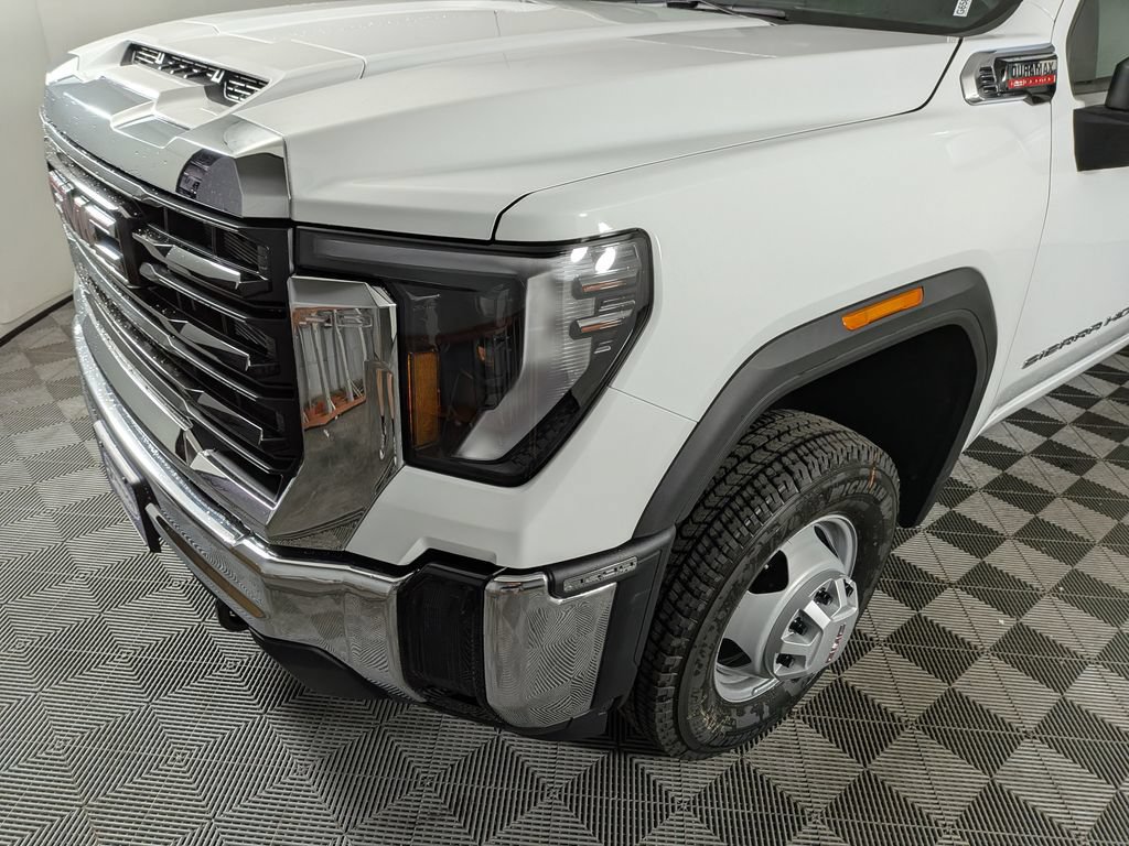 2026 GMC Sierra 3500HD Pro - Photo 9