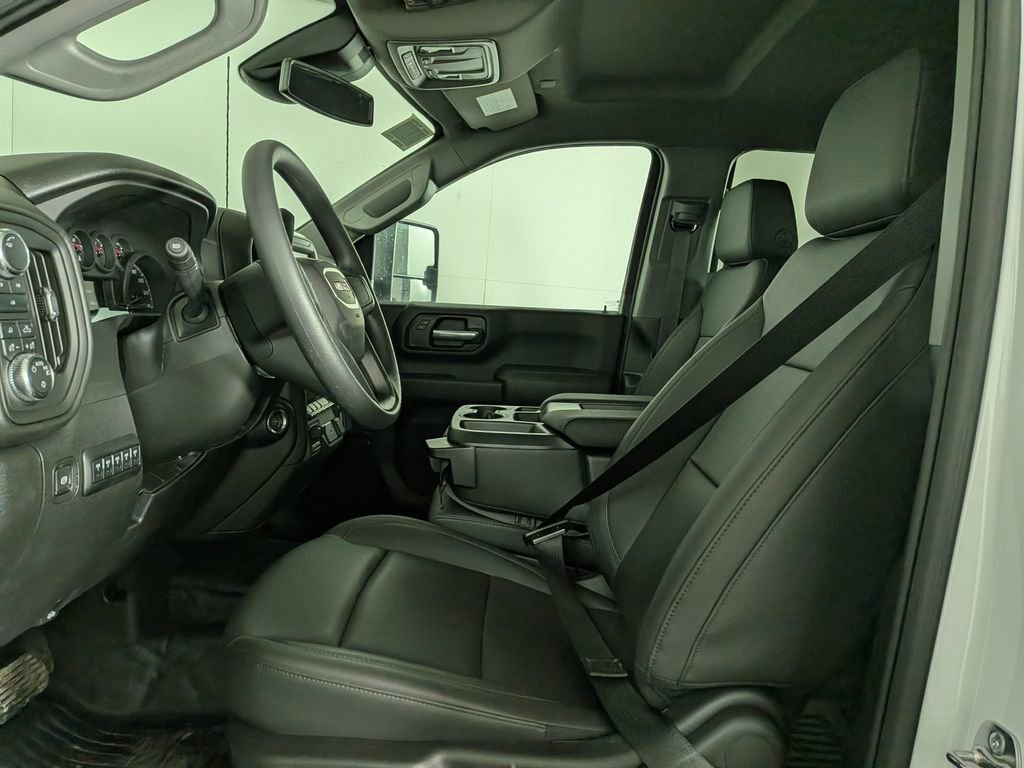 2025 GMC Sierra 3500HD Pro - Photo 13