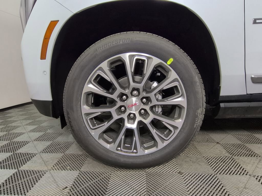 2026 GMC Yukon Denali - Photo 9