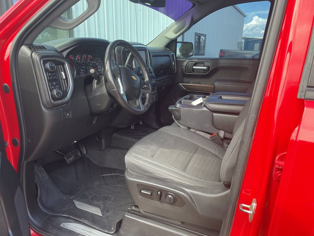 2020 Chevrolet Silverado 1500 LT photo 2