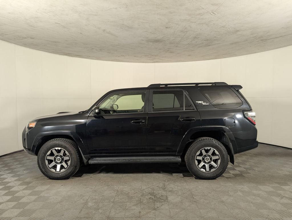 2020 Toyota 4Runner SR5 photo 3
