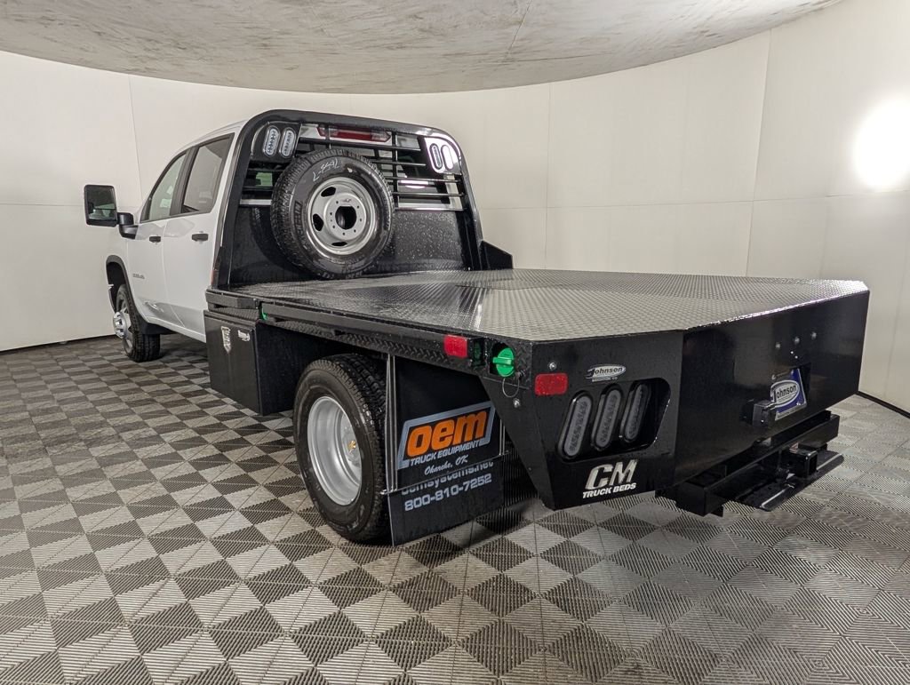 2025 Chevrolet Silverado 3500HD Work Truck photo 2