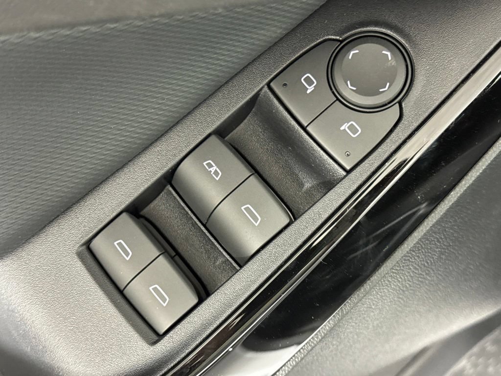 2027 Chevrolet Equinox LT - Photo 22