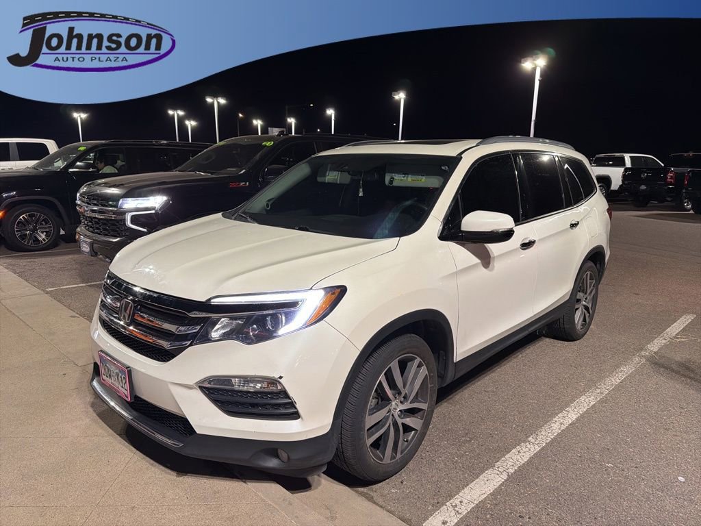 2016 Honda Pilot Elite's photo