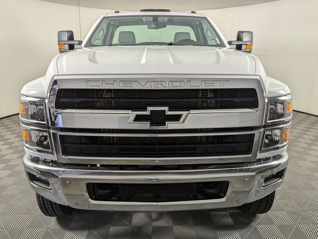 2024 Chevrolet Silverado 6500HD Work Truck photo 2