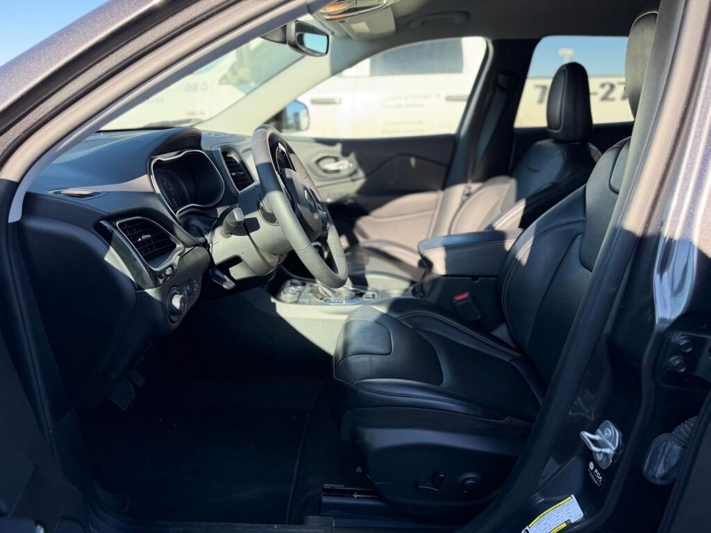 Used 2023 Jeep Cherokee Altitude Lux