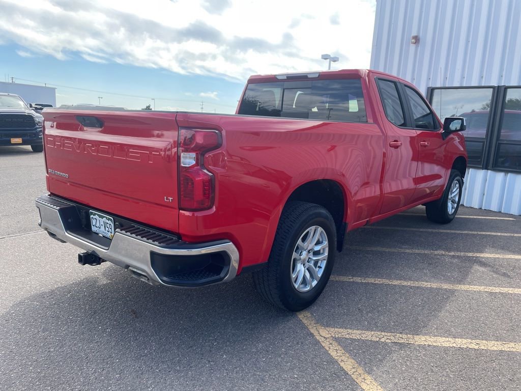 2020 Chevrolet Silverado 1500 LT photo 3